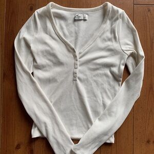 NWOT HOLLISTER long sleeve small button off white top
